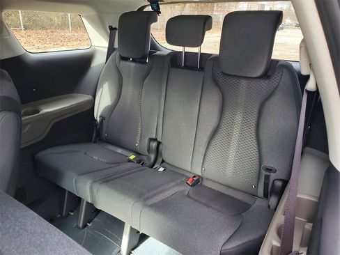 New 2026 Kia Carnival LX image 33