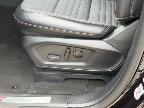 Used 2025 Ford Explorer ST-Line w/ ST-Line Street Pack AWD/4WD image 15