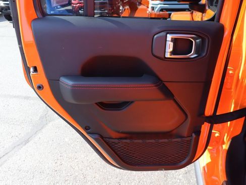 Used 2025 Jeep Wrangler Unlimited Rubicon AWD/4WD image 40