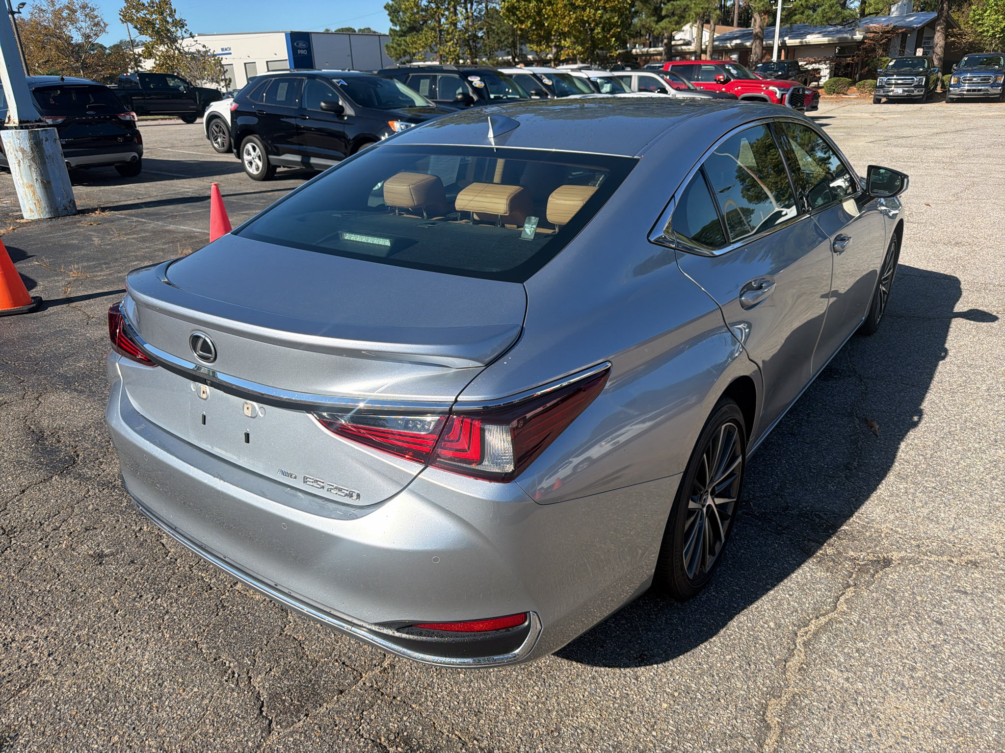 Used 2023 Lexus ES 250 w/ Premium Package AWD/4WD image 5
