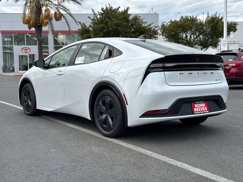 New 2026 Toyota Prius Plug-In Hybrid image 9