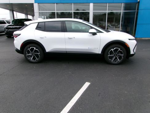 New 2026 Chevrolet Equinox EV LT image 2