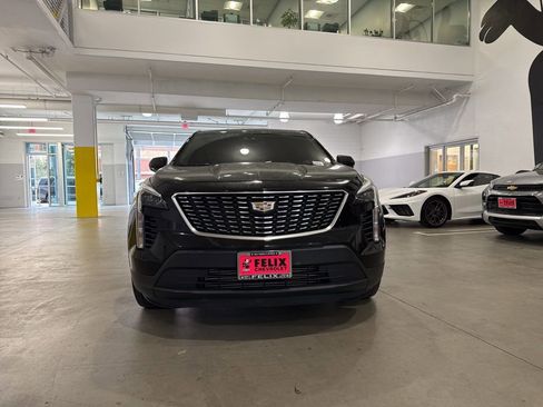Used 2022 Cadillac XT4 Luxury w/ Cold Weather Package image 6