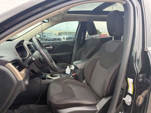 Used 2015 Jeep Cherokee Latitude w/ Comfort/Convenience Group FWD image 21