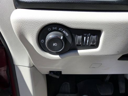 Used 2020 Chrysler Pacifica Limited FWD image 22