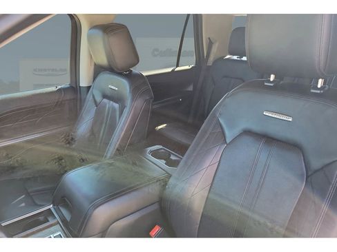 Used 2018 Ford Expedition Platinum image 18