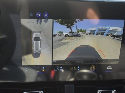 New 2027 Chevrolet Equinox LT w/ Safety and Technology Package FWD image 23