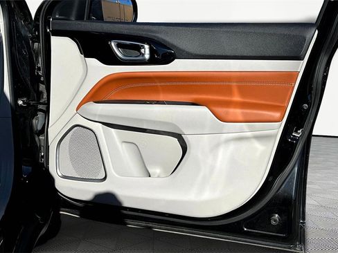 Used 2022 Jeep Compass Limited image 24