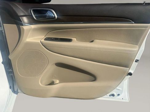 Used 2014 Jeep Grand Cherokee Overland w/ Advanced Technology Group image 45