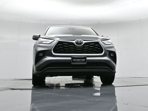 Used 2024 Toyota Highlander LE image 52