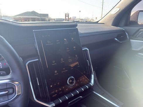 Used 2025 GMC Acadia Denali w/ Super Cruise Package image 17