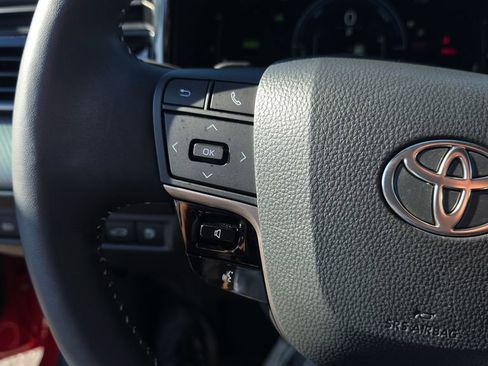 Used 2025 Toyota Camry SE w/ Convenience Package FWD image 19