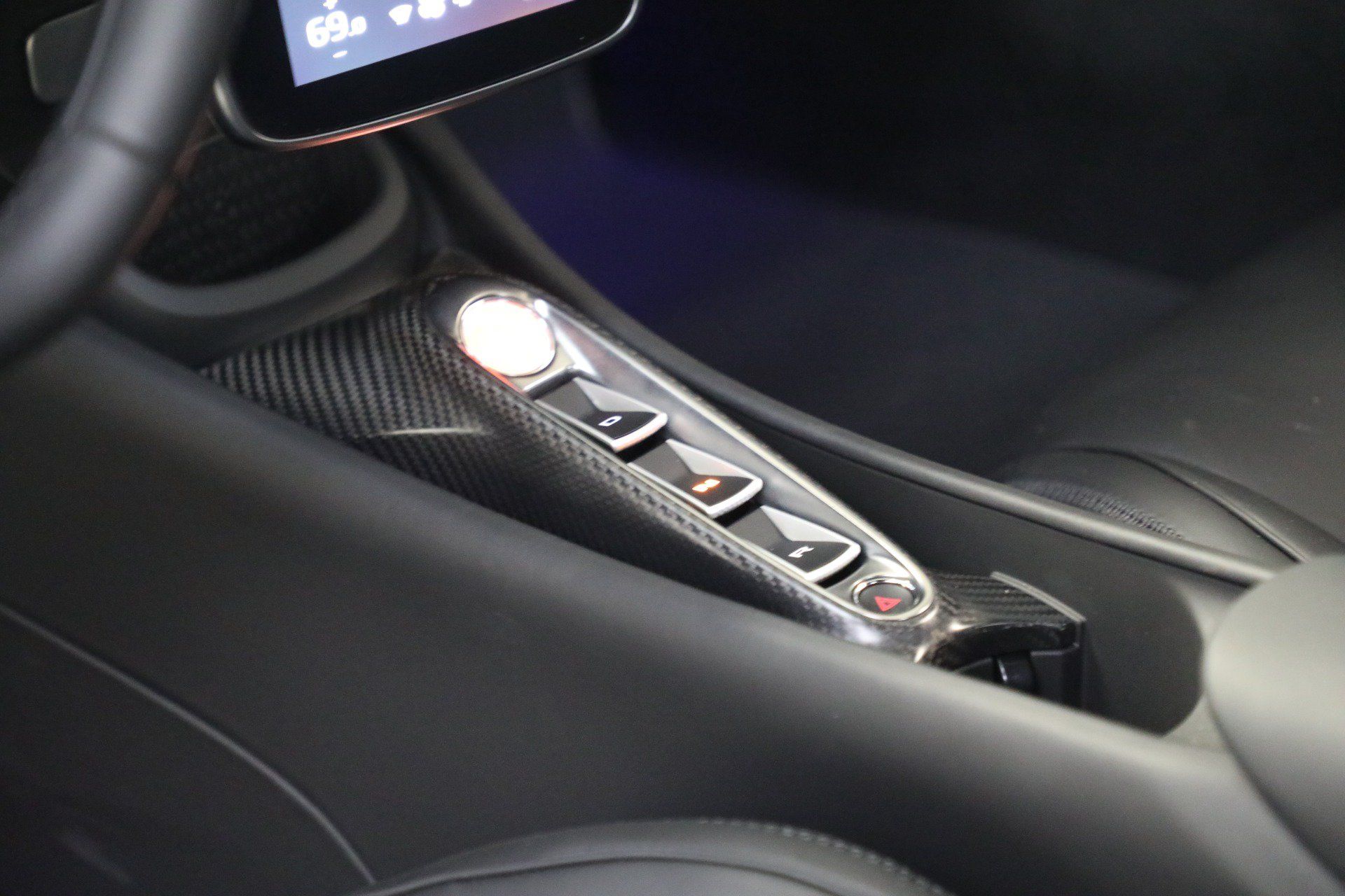 Used 2025 McLaren Artura RWD image 28