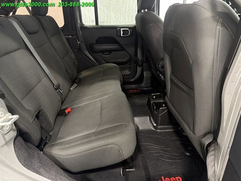 Used 2018 Jeep Wrangler Unlimited Sahara AWD/4WD image 10