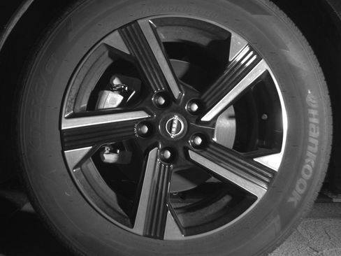 Used 2025 Nissan Sentra SV image 12