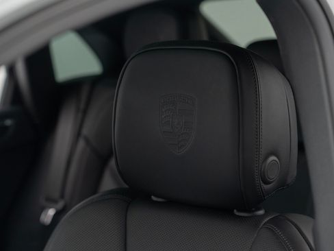 Certified 2026 Porsche Macan AWD/4WD image 16