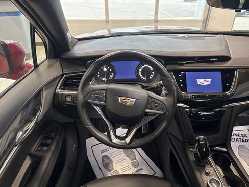 Used 2024 Cadillac XT6 Sport image 33