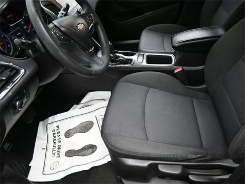 Used 2018 Chevrolet Cruze LT image 8