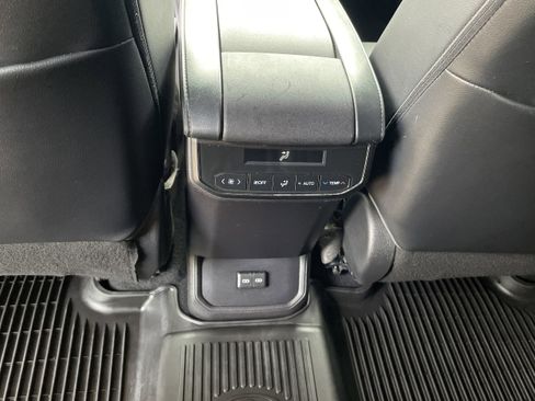 Used 2022 Toyota Highlander XLE image 23