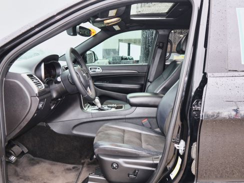 Used 2019 Jeep Grand Cherokee Altitude image 11