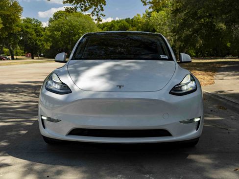 Used 2023 Tesla Model Y Long Range AWD/4WD image 3