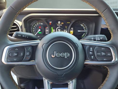 Used 2024 Jeep Wrangler Unlimited Sahara w/ Technology Group AWD/4WD image 24