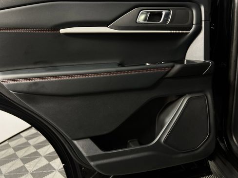 Used 2025 Ford Explorer ST-Line w/ ST-Line Street Pack image 30