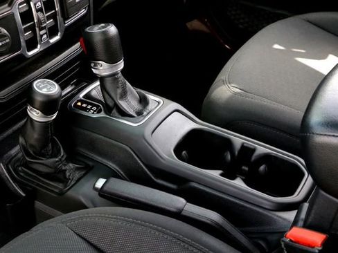 Used 2022 Jeep Wrangler Unlimited Sport AWD/4WD image 19
