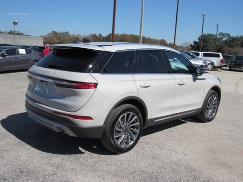 Used 2023 Lincoln Corsair Reserve FWD image 3