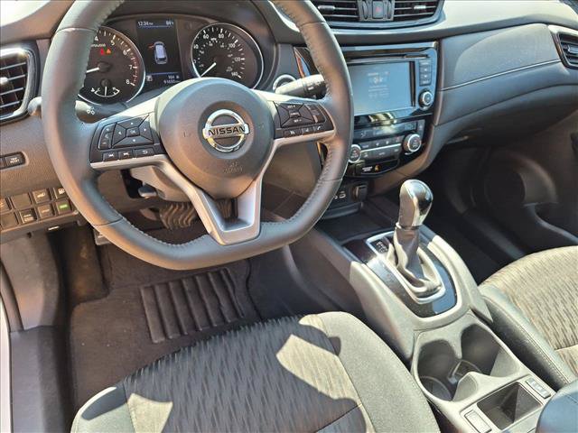 Used 2018 Nissan Rogue SV AWD/4WD image 10