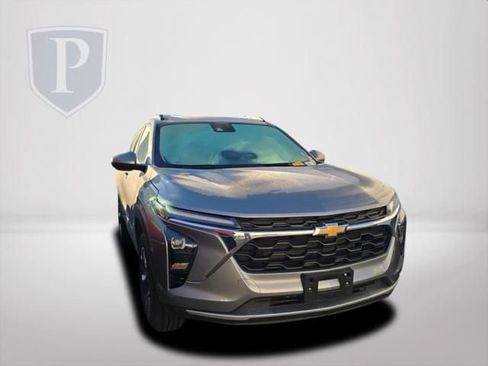 Certified 2025 Chevrolet Trax LT image 13