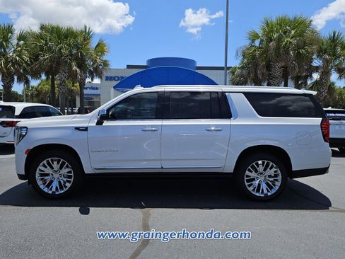 Used 2021 GMC Yukon XL Denali w/ Denali Premium Package RWD image 2