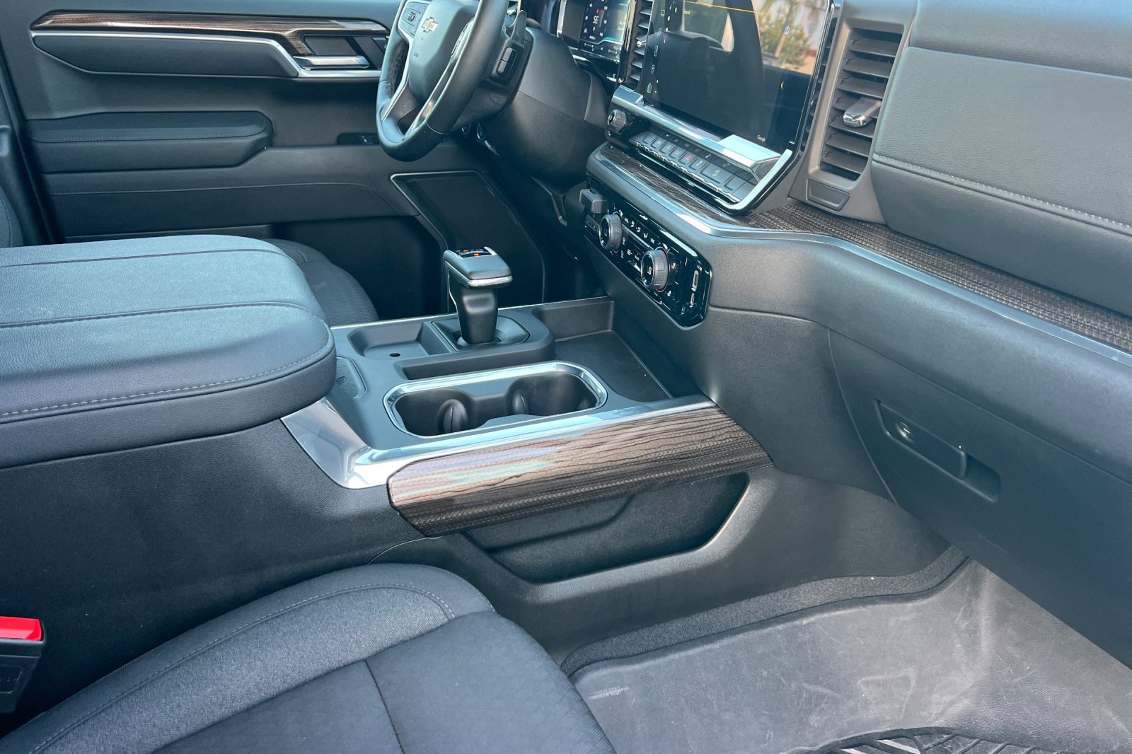 Used 2025 Chevrolet Silverado 1500 LT AWD/4WD image 20