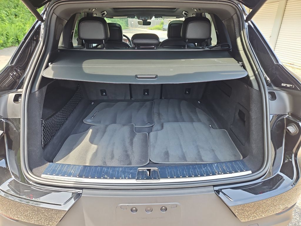 Certified 2024 Porsche Cayenne AWD/4WD image 38