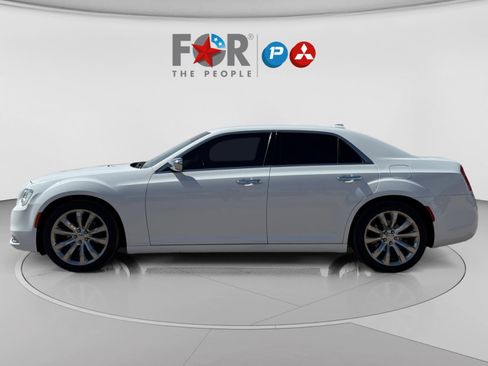 Used 2018 Chrysler 300 Limited image 2