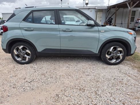 Used 2025 Hyundai Venue SEL image 5