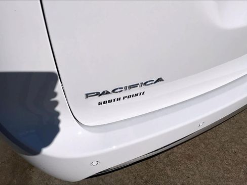 New 2026 Chrysler Pacifica Select image 15