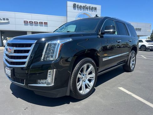 Used 2015 Cadillac Escalade Premium AWD/4WD image 4