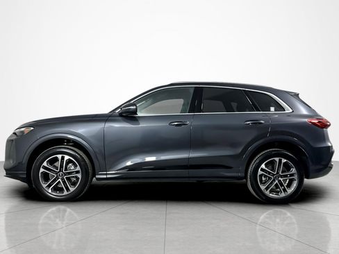 Used 2025 Audi Q5 Premium w/ Convenience Package image 2