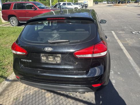 Used 2017 Kia Forte LX FWD image 8