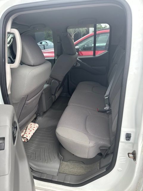 Used 2014 Nissan Frontier SV w/ SV Value Truck Package RWD image 6