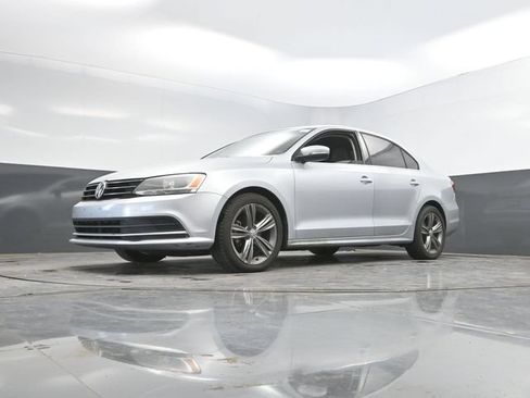Used 2015 Volkswagen Jetta TDI SE FWD image 44
