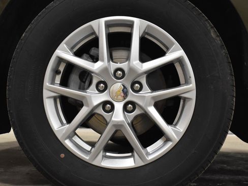 Used 2024 Chevrolet Equinox LT w/ LPO, Floor Liner Package FWD image 34