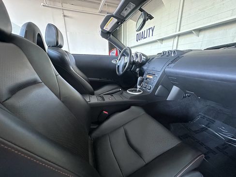 Used 2005 Nissan 350Z Touring image 18