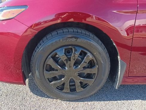 Used 2022 Toyota Camry LE image 10