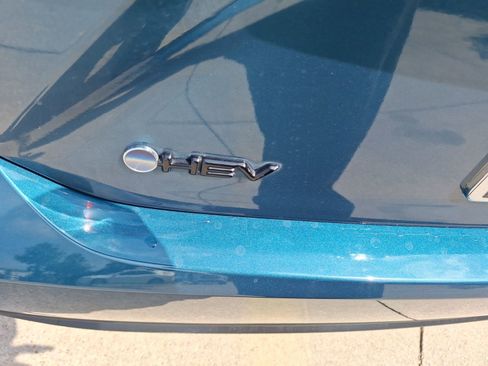 Used 2025 Toyota Camry SE w/ Convenience Package image 12