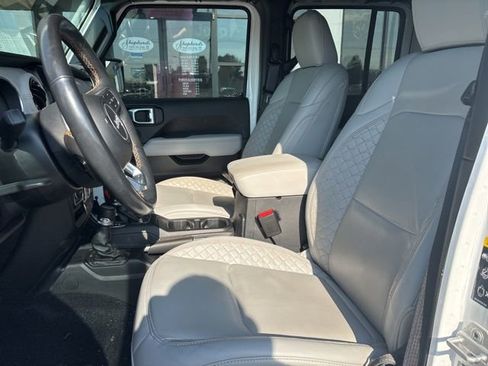 Used 2021 Jeep Gladiator Overland AWD/4WD image 5
