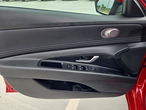 Used 2025 Hyundai Elantra SEL FWD image 14