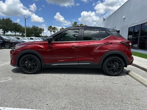 Used 2023 Nissan Kicks SR w/ SR Premium Package FWD image 5