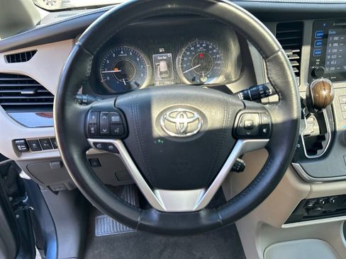Used 2017 Toyota Sienna XLE Premium FWD image 20